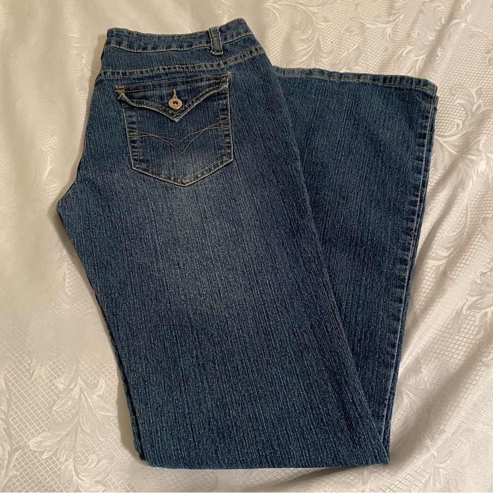 No Boundaries Medium Wash Jeans. Size 11